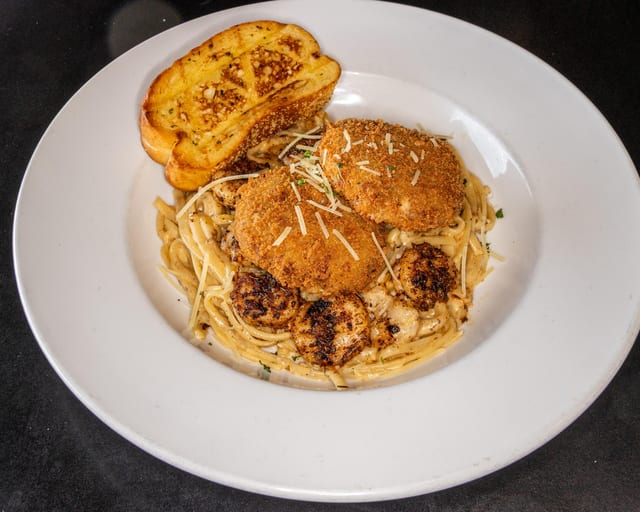 Crabcakes & Shrimp Alfredo.